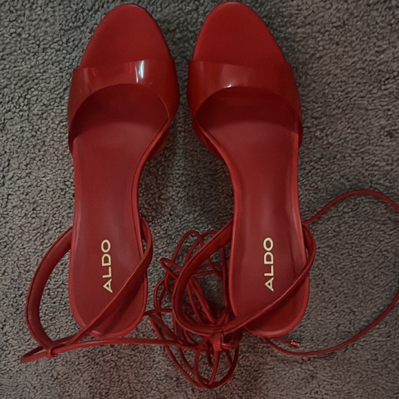 red heel tie and adjustable straps - Picture 6 of 8